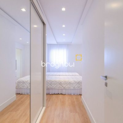 Casa de Condomínio com 942m², 6 quartos (sendo 5 suítes), 4 garagens, no bairro Cacupé em Florianópolis