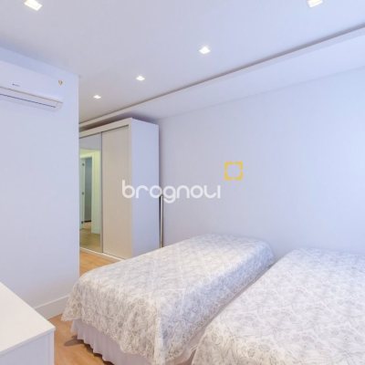 Casa de Condomínio com 942m², 6 quartos (sendo 5 suítes), 4 garagens, no bairro Cacupé em Florianópolis