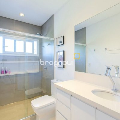 Casa de Condomínio com 942m², 6 quartos (sendo 5 suítes), 4 garagens, no bairro Cacupé em Florianópolis