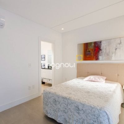 Casa de Condomínio com 942m², 6 quartos (sendo 5 suítes), 4 garagens, no bairro Cacupé em Florianópolis