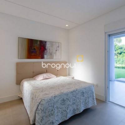 Casa de Condomínio com 942m², 6 quartos (sendo 5 suítes), 4 garagens, no bairro Cacupé em Florianópolis