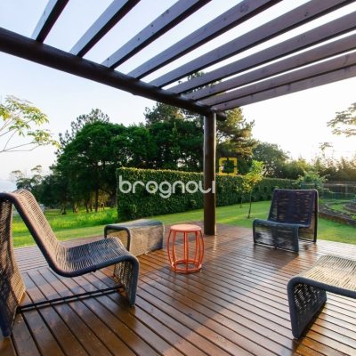 Casa de Condomínio com 942m², 6 quartos (sendo 5 suítes), 4 garagens, no bairro Cacupé em Florianópolis