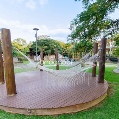 Casa de Condomínio com 942m², 6 quartos (sendo 5 suítes), 4 garagens, no bairro Cacupé em Florianópolis