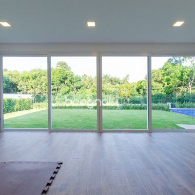 Casa de Condomínio com 942m², 6 quartos (sendo 5 suítes), 4 garagens, no bairro Cacupé em Florianópolis