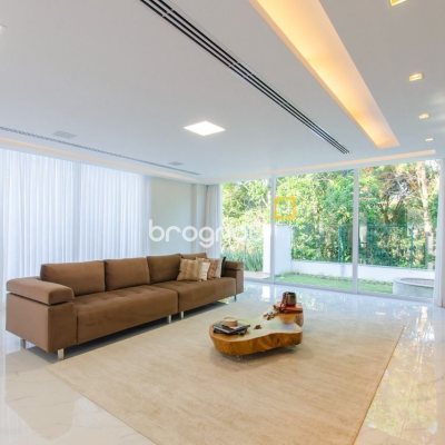Casa de Condomínio com 942m², 6 quartos (sendo 5 suítes), 4 garagens, no bairro Cacupé em Florianópolis