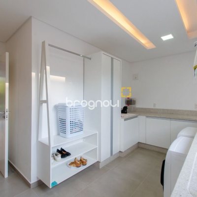 Casa de Condomínio com 942m², 6 quartos (sendo 5 suítes), 4 garagens, no bairro Cacupé em Florianópolis