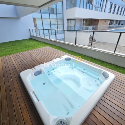 Apartamento com 119m², 2 quartos (sendo 1 suíte), 2 garagens, no bairro Morro das Pedras em Florianópolis