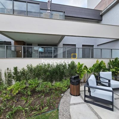 Apartamento com 119m², 2 quartos (sendo 1 suíte), 2 garagens, no bairro Morro das Pedras em Florianópolis