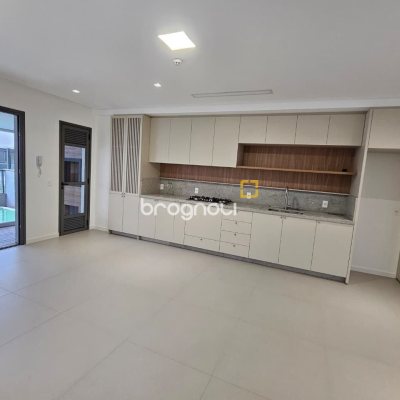Apartamento com 119m², 2 quartos (sendo 1 suíte), 2 garagens, no bairro Morro das Pedras em Florianópolis