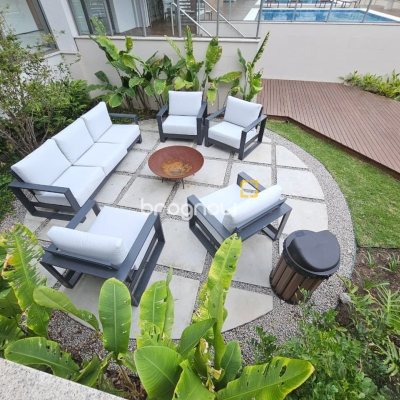 Apartamento com 119m², 2 quartos (sendo 1 suíte), 2 garagens, no bairro Morro das Pedras em Florianópolis