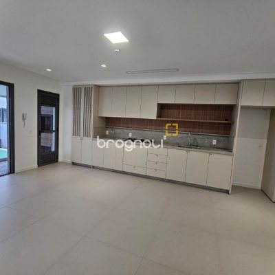 Apartamento com 119m², 2 quartos (sendo 1 suíte), 2 garagens, no bairro Morro das Pedras em Florianópolis