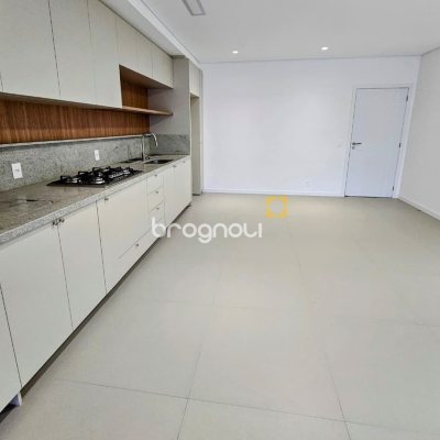Apartamento com 119m², 2 quartos (sendo 1 suíte), 2 garagens, no bairro Morro das Pedras em Florianópolis