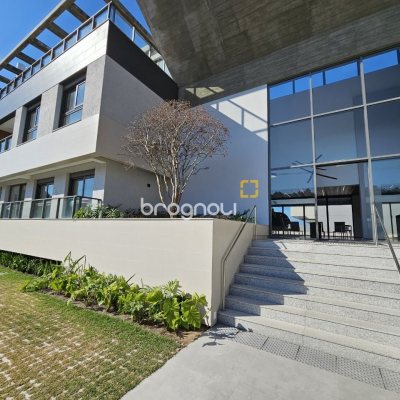 Apartamento com 119m², 2 quartos (sendo 1 suíte), 2 garagens, no bairro Morro das Pedras em Florianópolis