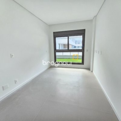 Apartamento com 119m², 2 quartos (sendo 1 suíte), 2 garagens, no bairro Morro das Pedras em Florianópolis