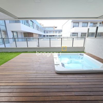 Apartamento com 119m², 2 quartos (sendo 1 suíte), 2 garagens, no bairro Morro das Pedras em Florianópolis