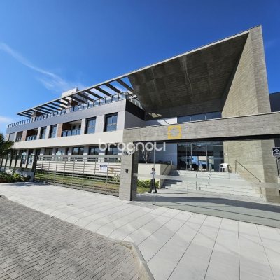 Apartamento com 119m², 2 quartos (sendo 1 suíte), 2 garagens, no bairro Morro das Pedras em Florianópolis