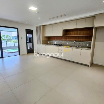 Apartamento com 119m², 2 quartos (sendo 1 suíte), 2 garagens, no bairro Morro das Pedras em Florianópolis