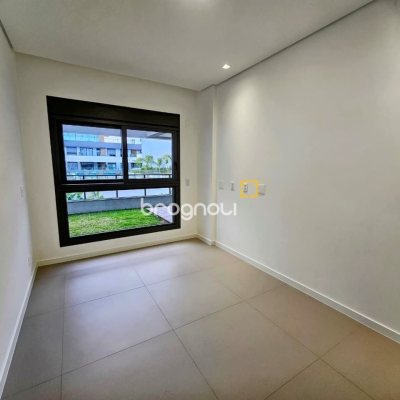 Apartamento com 119m², 2 quartos (sendo 1 suíte), 2 garagens, no bairro Morro das Pedras em Florianópolis