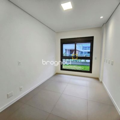 Apartamento com 119m², 2 quartos (sendo 1 suíte), 2 garagens, no bairro Morro das Pedras em Florianópolis