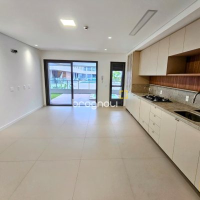 Apartamento com 119m², 2 quartos (sendo 1 suíte), 2 garagens, no bairro Morro das Pedras em Florianópolis