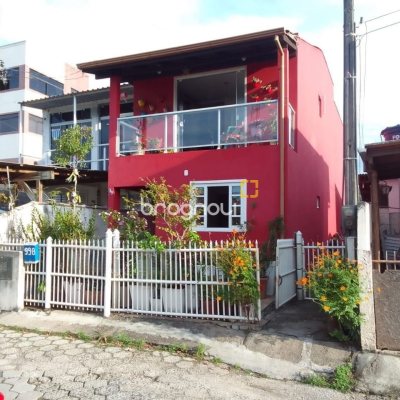 Casa com 100m², 2 quartos (sendo 1 suíte), 1 garagem, no bairro Rio Tavares em Florianópolis