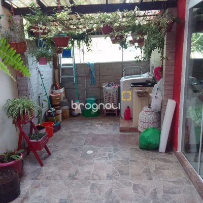 Casa com 100m², 2 quartos (sendo 1 suíte), 1 garagem, no bairro Rio Tavares em Florianópolis