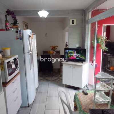 Casa com 100m², 2 quartos (sendo 1 suíte), 1 garagem, no bairro Rio Tavares em Florianópolis