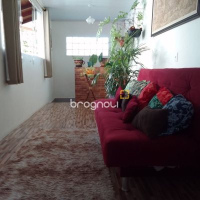Casa com 100m², 2 quartos (sendo 1 suíte), 1 garagem, no bairro Rio Tavares em Florianópolis