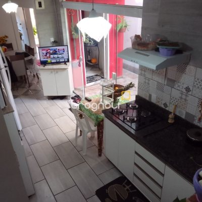 Casa com 100m², 2 quartos (sendo 1 suíte), 1 garagem, no bairro Rio Tavares em Florianópolis