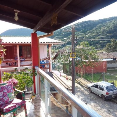 Casa com 100m², 2 quartos (sendo 1 suíte), 1 garagem, no bairro Rio Tavares em Florianópolis