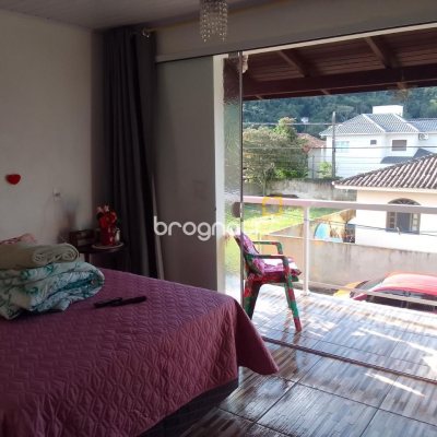 Casa com 100m², 2 quartos (sendo 1 suíte), 1 garagem, no bairro Rio Tavares em Florianópolis