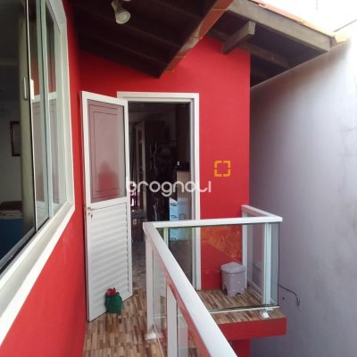 Casa com 100m², 2 quartos (sendo 1 suíte), 1 garagem, no bairro Rio Tavares em Florianópolis