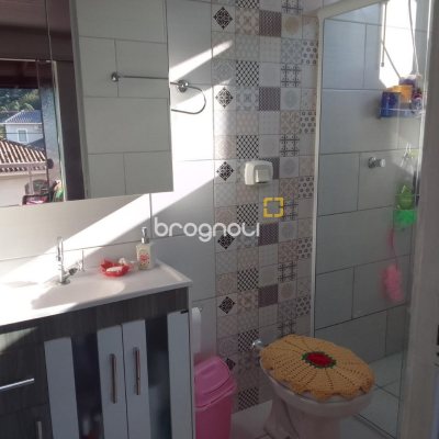 Casa com 100m², 2 quartos (sendo 1 suíte), 1 garagem, no bairro Rio Tavares em Florianópolis
