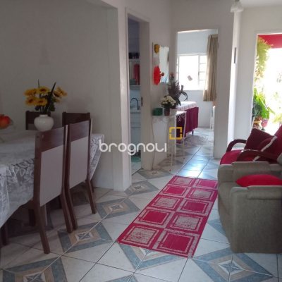 Casa com 100m², 2 quartos (sendo 1 suíte), 1 garagem, no bairro Rio Tavares em Florianópolis