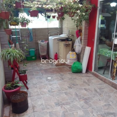 Casa com 100m², 2 quartos (sendo 1 suíte), 1 garagem, no bairro Rio Tavares em Florianópolis