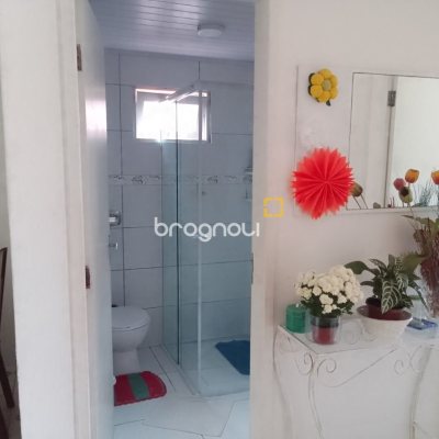 Casa com 100m², 2 quartos (sendo 1 suíte), 1 garagem, no bairro Rio Tavares em Florianópolis
