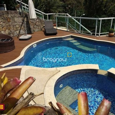 Casa de Condomínio com 400m², 3 quartos (sendo 1 suíte), 2 garagens, no bairro Bosque das Mansões em São José