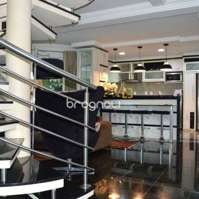 Casa de Condomínio com 400m², 3 quartos (sendo 1 suíte), 2 garagens, no bairro Bosque das Mansões em São José