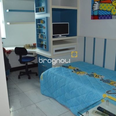 Casa de Condomínio com 400m², 3 quartos (sendo 1 suíte), 2 garagens, no bairro Bosque das Mansões em São José