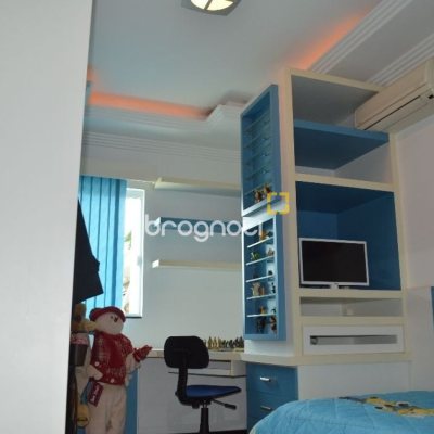 Casa de Condomínio com 400m², 3 quartos (sendo 1 suíte), 2 garagens, no bairro Bosque das Mansões em São José