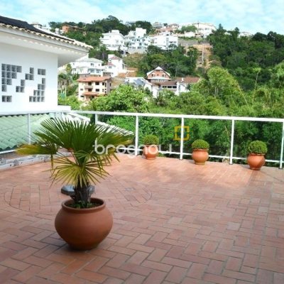 Casa de Condomínio com 400m², 3 quartos (sendo 1 suíte), 2 garagens, no bairro Bosque das Mansões em São José