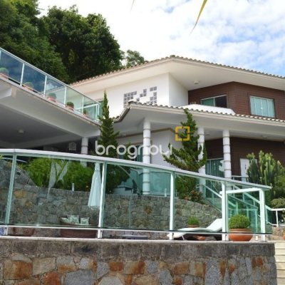 Casa de Condomínio com 400m², 3 quartos (sendo 1 suíte), 2 garagens, no bairro Bosque das Mansões em São José