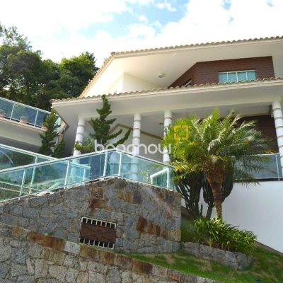 Casa de Condomínio com 400m², 3 quartos (sendo 1 suíte), 2 garagens, no bairro Bosque das Mansões em São José