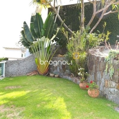 Casa de Condomínio com 400m², 3 quartos (sendo 1 suíte), 2 garagens, no bairro Bosque das Mansões em São José