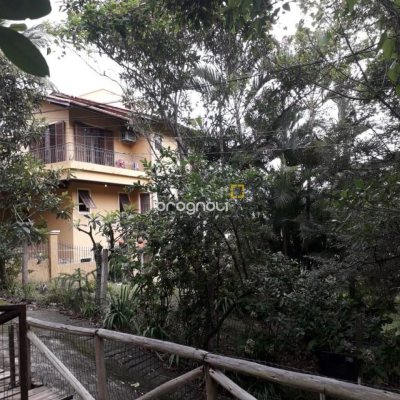 Casa com 430m², 4 quartos (sendo 1 suíte), 4 garagens, no bairro Lagoa da Conceição em Florianópolis