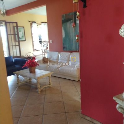 Casa com 430m², 4 quartos (sendo 1 suíte), 4 garagens, no bairro Lagoa da Conceição em Florianópolis