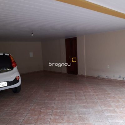 Casa com 430m², 4 quartos (sendo 1 suíte), 4 garagens, no bairro Lagoa da Conceição em Florianópolis