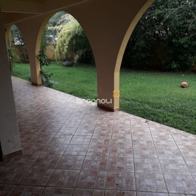 Casa com 430m², 4 quartos (sendo 1 suíte), 4 garagens, no bairro Lagoa da Conceição em Florianópolis