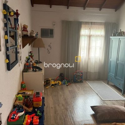 Casa com 250m², 3 quartos (sendo 1 suíte), 2 garagens, no bairro Santo Antônio de Lisboa em Florianópolis
