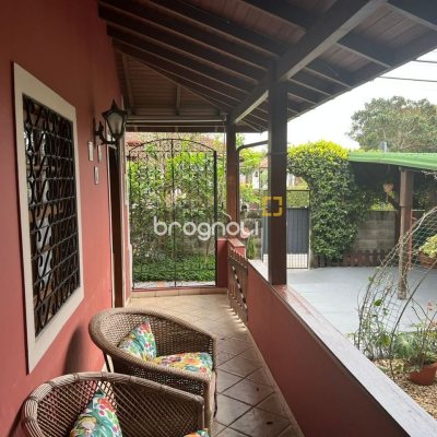 Casa com 250m², 3 quartos (sendo 1 suíte), 2 garagens, no bairro Santo Antônio de Lisboa em Florianópolis